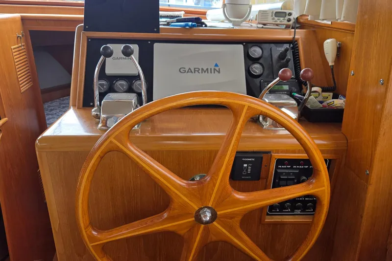 Slide: The Image of 1993 Ocean Alexander 423 Classicco helm with Garmin navigation and wooden steering wheel. - 37