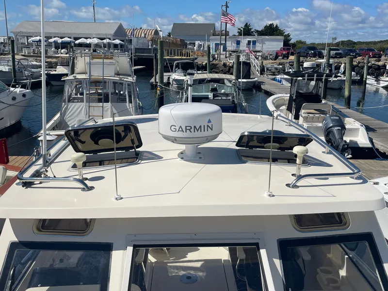 Slide: The Image of 2005 Mainship Pilot 30-II docked at marina with Garmin radar. - 7