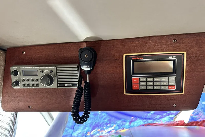 Slide: The Image of Control panel of 1986 Carver 42 Aft Cabin Motoryacht with radio and navigation equipment. - 32
