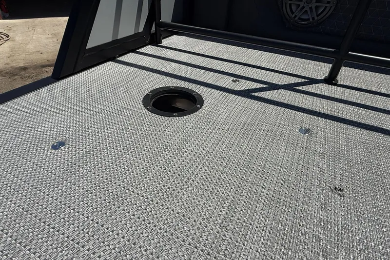 Slide: The Image of 2026 Viaggio LOGO Z22S-CC boat deck with textured flooring and circular mount. - 29