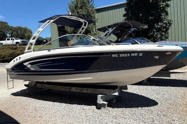 The Image of 2023 Chaparral 21 SSi boat on display, featuring sleek design and modern features. - 0