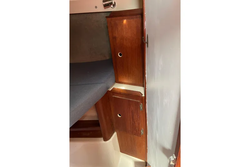 Slide: The Image of V-berth Storage - 29