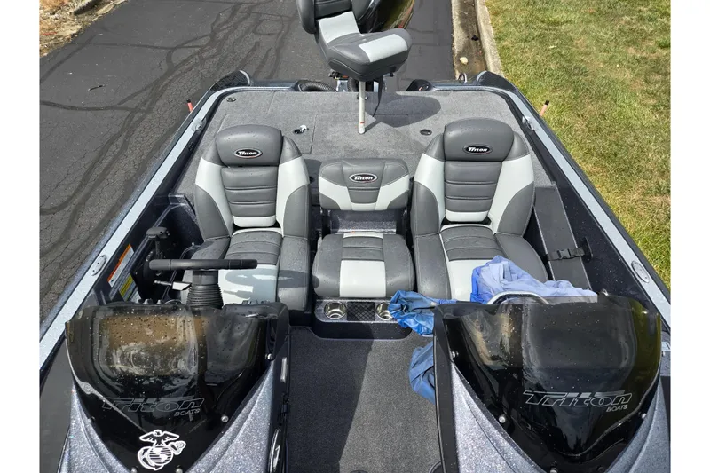 Slide: The Image of 2014 Triton 19XS boat interior with gray seats and steering console. - 22