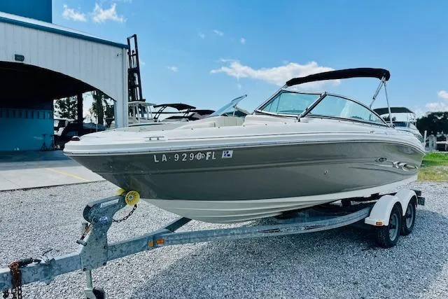 Slide: The Image of 2005 Sea Ray 200 Select boat on trailer, rear view, parked outdoors. - 4