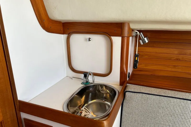 Slide: The Image of GALLUP, 2011 ALERION 33 - 24