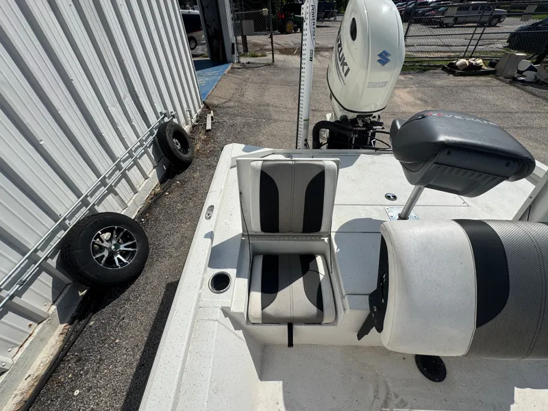 Slide: The Image of 2020 VEXUS AVX 2180 CC - Image 9 - 9