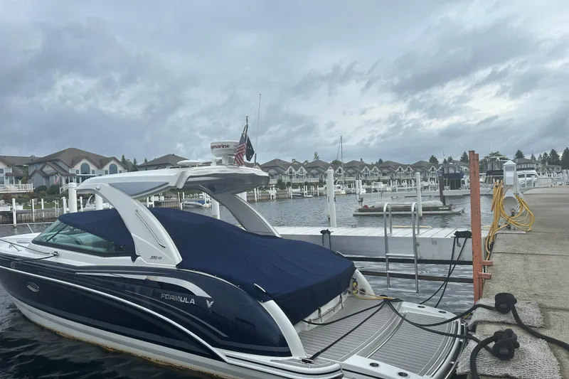 Slide: The Image of 2021 Formula 350 Sun Sport boat docked at marina with overcast sky. - 74