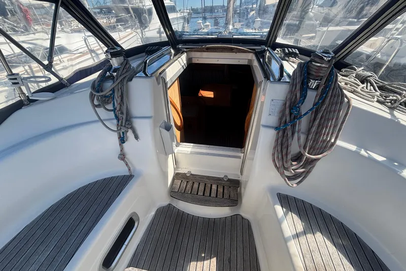 Slide: The Image of Cockpit of 2007 Bavaria Cruiser 33 sailboat with ropes and wooden flooring. - 20