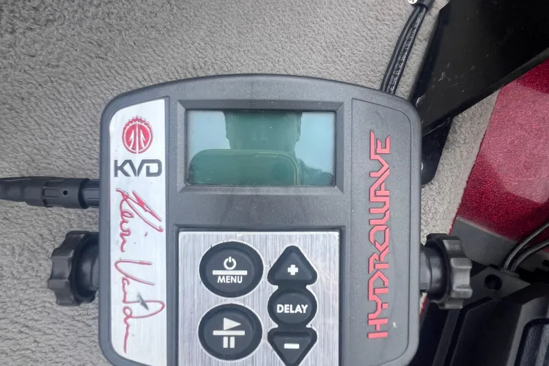 Slide: The Image of Hydrowave device with KVD signature in a 2009 Triton 21X3 Pro DC boat. - 14