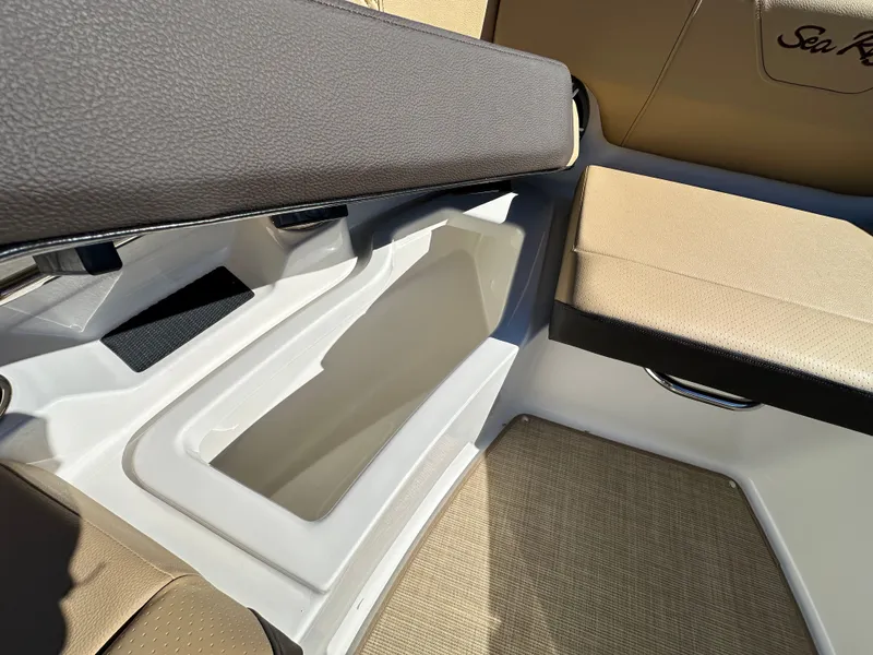 Slide: The Image of Sea Ray SDX 230 Surf 2026 - 31