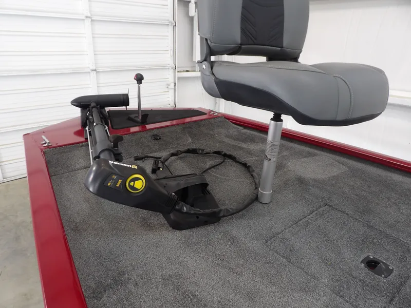 Slide: The Image of Tracker Pro 170 2019 - 10