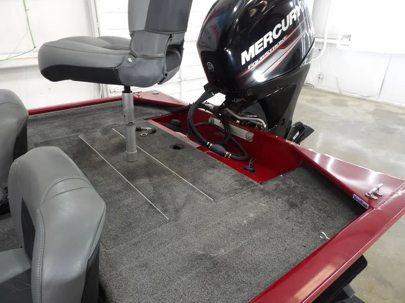 Slide: The Image of Tracker Pro 170 2019 - 13