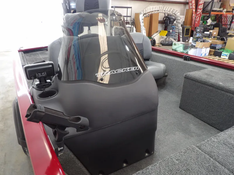 Slide: The Image of Tracker Pro 170 2019 - 19