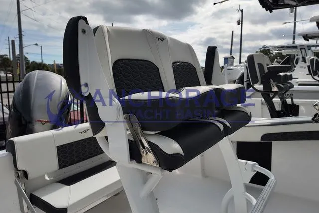 Slide: The Image of Tidewater 210 CC Adventure 2027 - 6