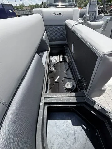 Slide: The Image of Bentley Pontoons 25 Elite QSB / MERCURY 250 XL 2026 - 11