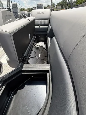 Slide: The Image of Bentley Pontoons 25 Elite QSB / MERCURY 250 XL 2026 - 12