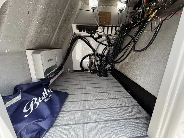 Slide: The Image of Bentley Pontoons 25 Elite QSB / MERCURY 250 XL 2026 - 14