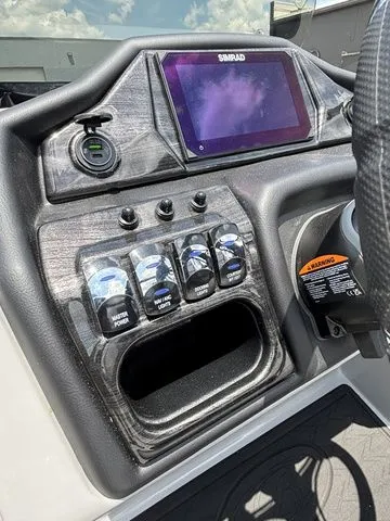 Slide: The Image of Bentley Pontoons 25 Elite QSB / MERCURY 250 XL 2026 - 19