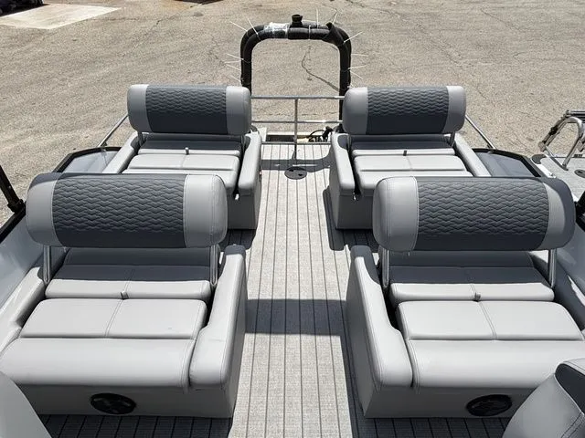 Slide: The Image of Bentley Pontoons 25 Elite QSB / MERCURY 250 XL 2026 - 24