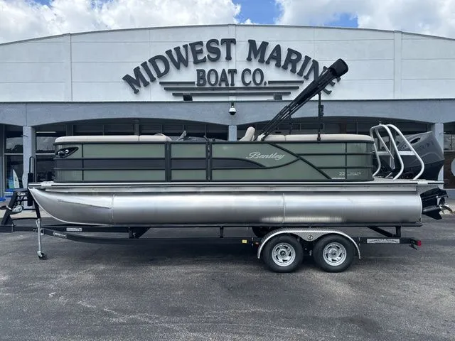 Slide: The Image of Bentley Pontoons 223 Legacy Navigator / Suzuki 150Hp 2026 - 1