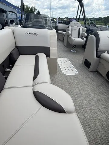 Slide: The Image of Bentley Pontoons 223 Legacy Navigator / Suzuki 150Hp 2026 - 10