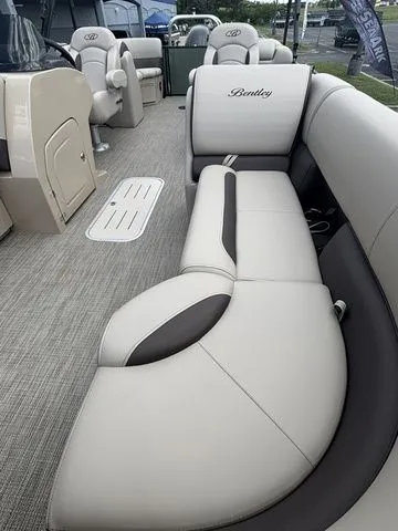 Slide: The Image of Bentley Pontoons 223 Legacy Navigator / Suzuki 150Hp 2026 - 11