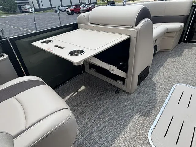 Slide: The Image of Bentley Pontoons 223 Legacy Navigator / Suzuki 150Hp 2026 - 14