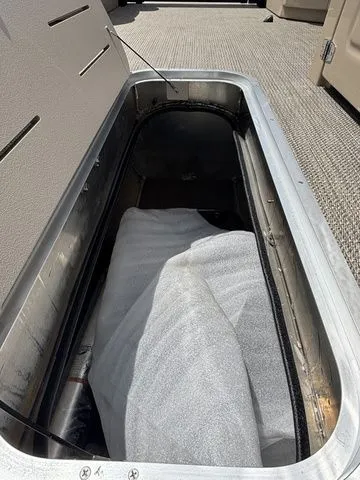 Slide: The Image of Bentley Pontoons 223 Legacy Navigator / Suzuki 150Hp 2026 - 16