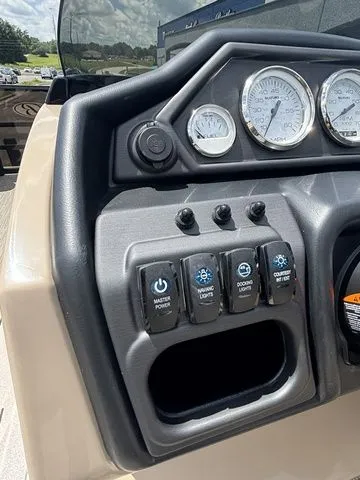 Slide: The Image of Bentley Pontoons 223 Legacy Navigator / Suzuki 150Hp 2026 - 18