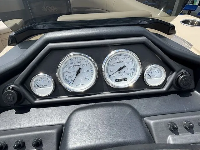 Slide: The Image of Bentley Pontoons 223 Legacy Navigator / Suzuki 150Hp 2026 - 19