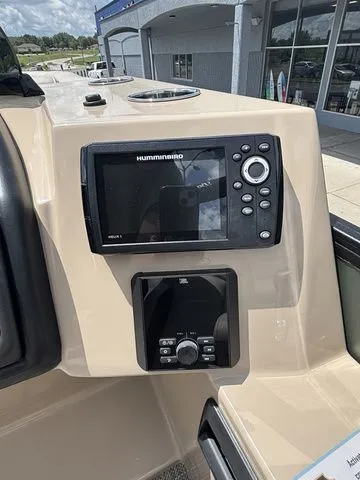 Slide: The Image of Bentley Pontoons 223 Legacy Navigator / Suzuki 150Hp 2026 - 21