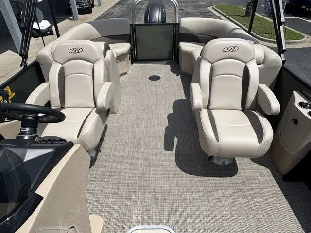 Slide: The Image of Bentley Pontoons 223 Legacy Navigator / Suzuki 150Hp 2026 - 24