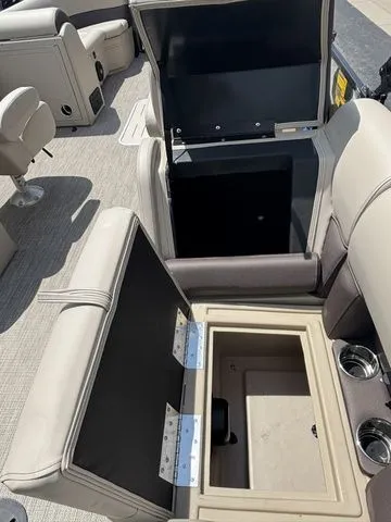 Slide: The Image of Bentley Pontoons 223 Legacy Navigator / Suzuki 150Hp 2026 - 25