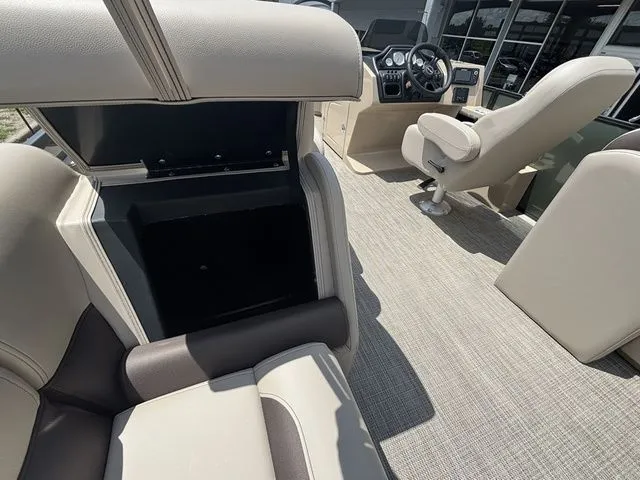 Slide: The Image of Bentley Pontoons 223 Legacy Navigator / Suzuki 150Hp 2026 - 29