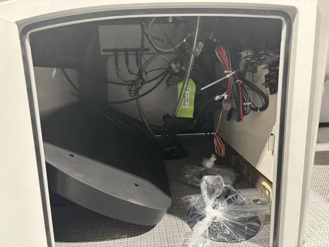 Slide: The Image of Bentley Pontoons Bolt 223 / DF150ATL5 2026 - 20