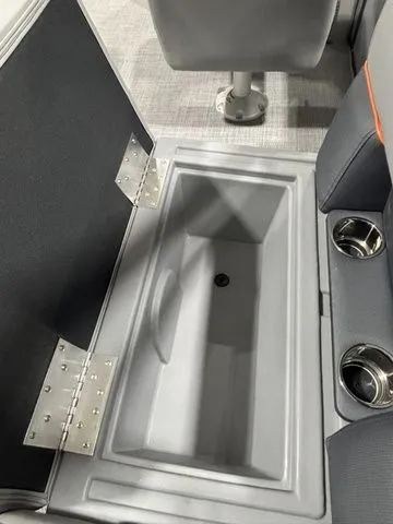 Slide: The Image of Bentley Pontoons Bolt 223 / DF150ATL5 2026 - 22