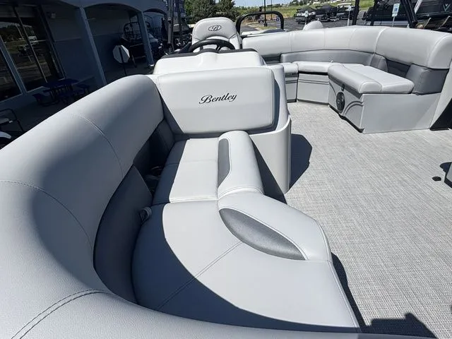 Slide: The Image of Bentley Pontoons Fish 200 Fish-N-Cruise / DF90ATLW5 2026 - 12