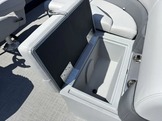 Slide: The Image of Bentley Pontoons Fish 200 Fish-N-Cruise / DF90ATLW5 2026 - 16