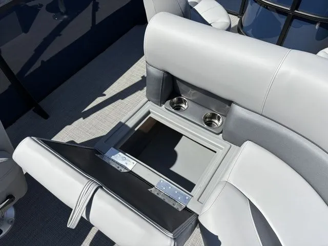 Slide: The Image of Bentley Pontoons Fish 200 Fish-N-Cruise / DF90ATLW5 2026 - 18