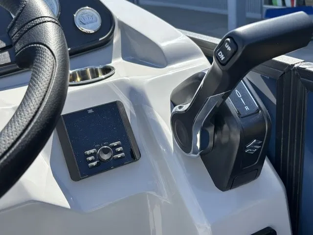 Slide: The Image of Bentley Pontoons Fish 200 Fish-N-Cruise / DF90ATLW5 2026 - 23