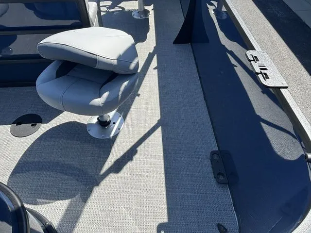 Slide: The Image of Bentley Pontoons Fish 200 Fish-N-Cruise / DF90ATLW5 2026 - 34