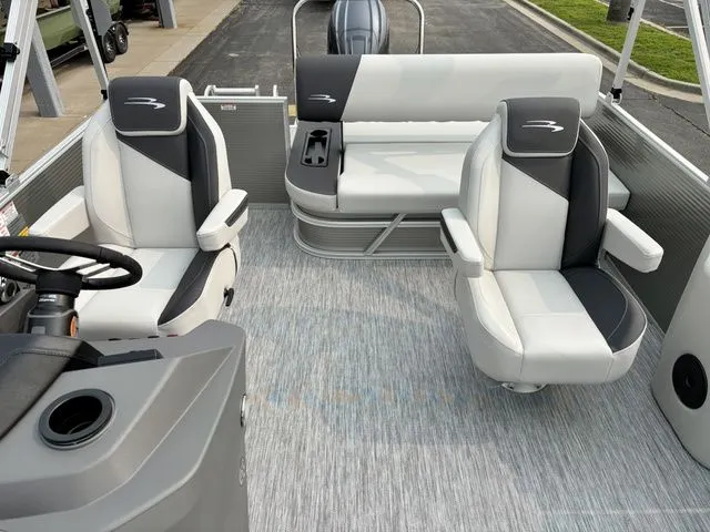 Slide: The Image of Bennington Bennington 22 SSB / Yamaha F 150 XC 2025 - 14