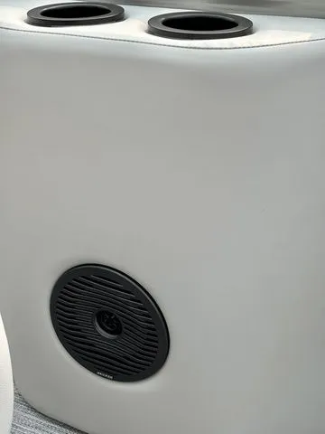 Slide: The Image of Bennington Bennington 22 SSB / Yamaha F 150 XC 2025 - 15