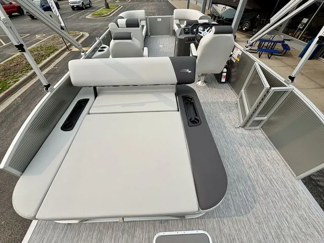 Slide: The Image of Bennington Bennington 22 SSB / Yamaha F 150 XC 2025 - 17