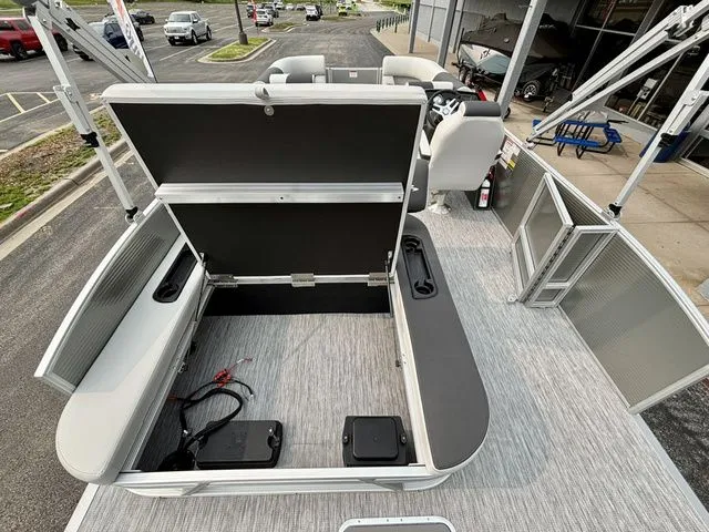 Slide: The Image of Bennington Bennington 22 SSB / Yamaha F 150 XC 2025 - 18