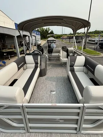 Slide: The Image of Bennington Bennington 22 SSB / Yamaha F 150 XC 2025 - 22