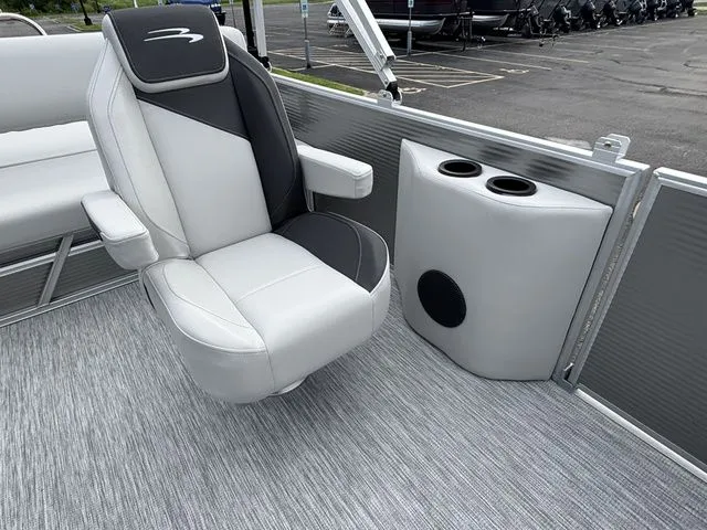 Slide: The Image of Bennington 22 SSB / YAMAHA VF150 2026 - 13