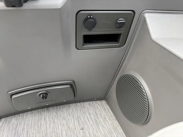 Slide: The Image of Bennington 22 SSB / YAMAHA VF150 2026 - 21