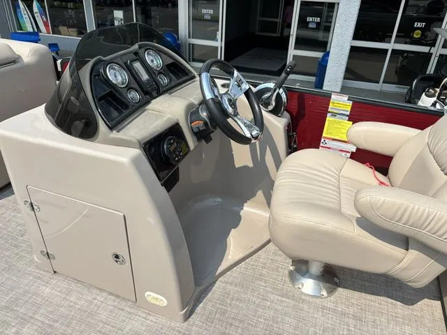 Slide: The Image of Palm Beach 240 / Mercury 150 2017 - 16