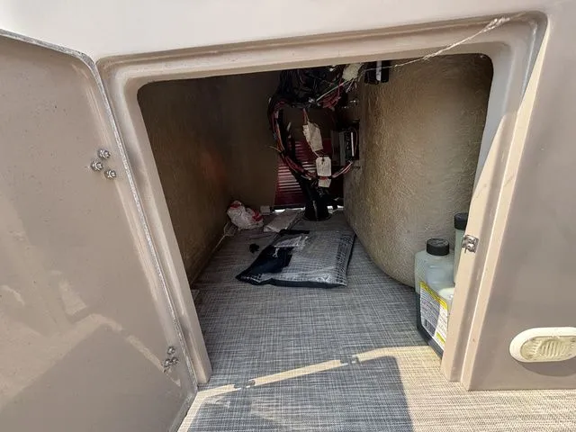 Slide: The Image of Palm Beach 240 / Mercury 150 2017 - 30